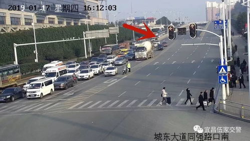 諜照 宜昌東站剛剛?cè)铝料? />
</span>
<span id=
